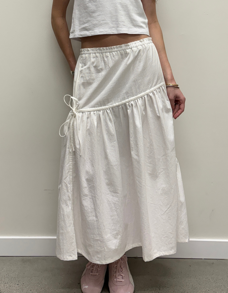 Museum Skirt in White