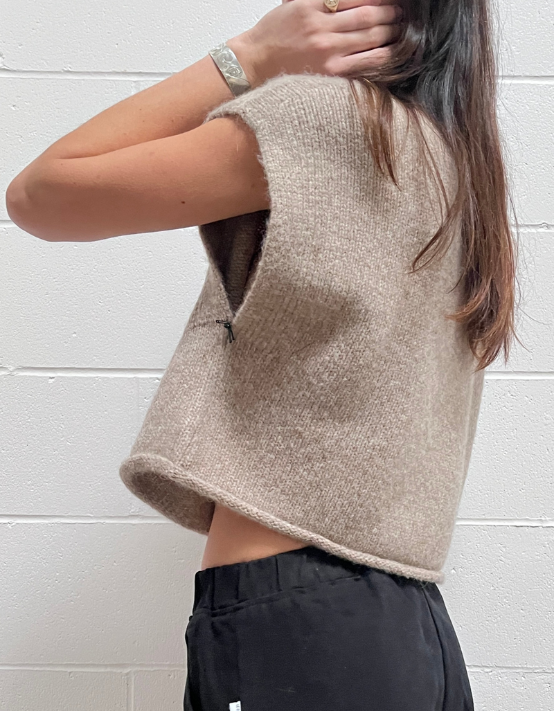 Iris Vest in Fawn