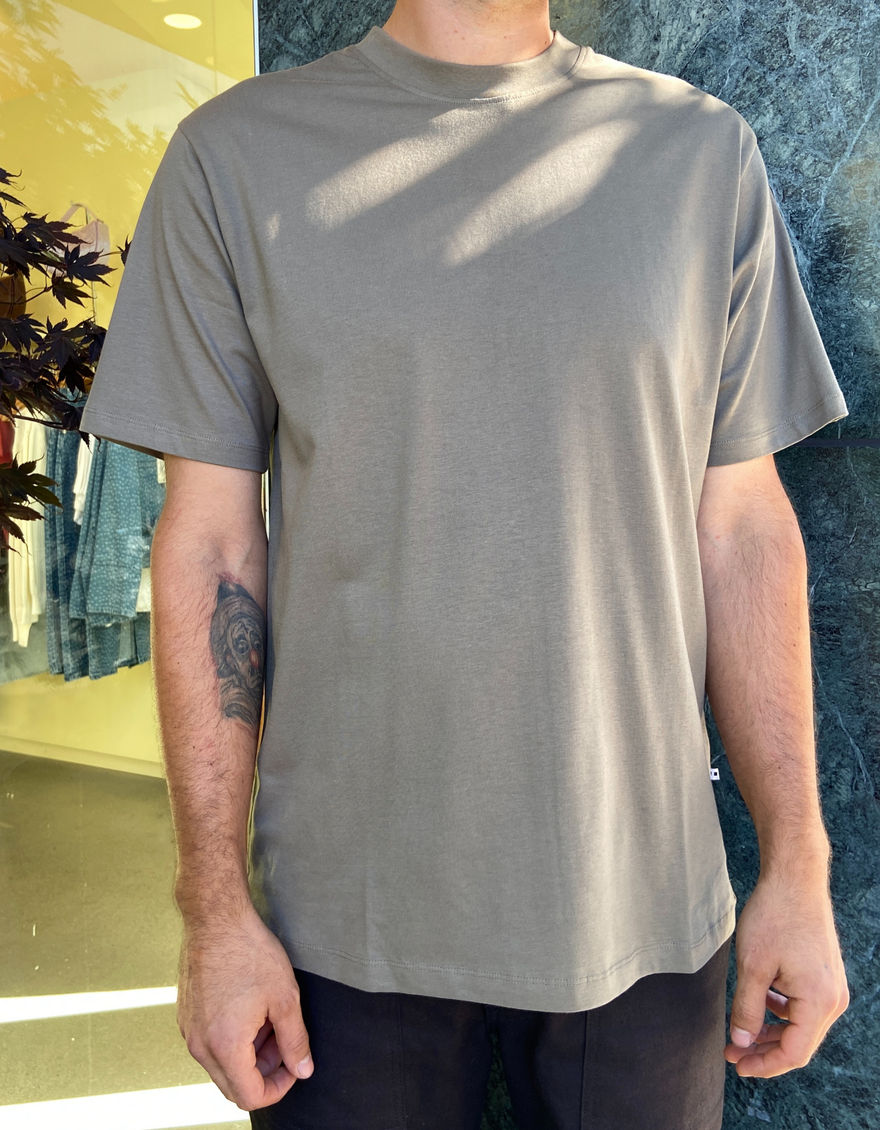 Aarhus Tee in Dusty Olive