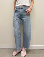 Low Curve Fray Jean in Force