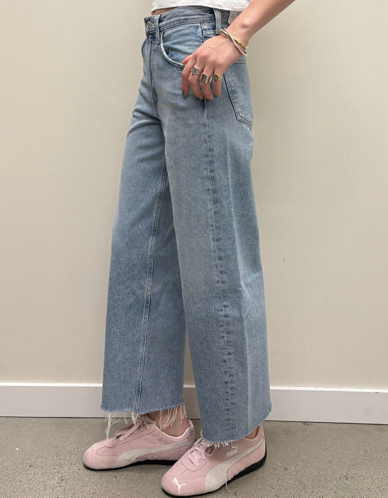 Low Curve Fray Jean in Force