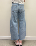 Low Curve Fray Jean in Force