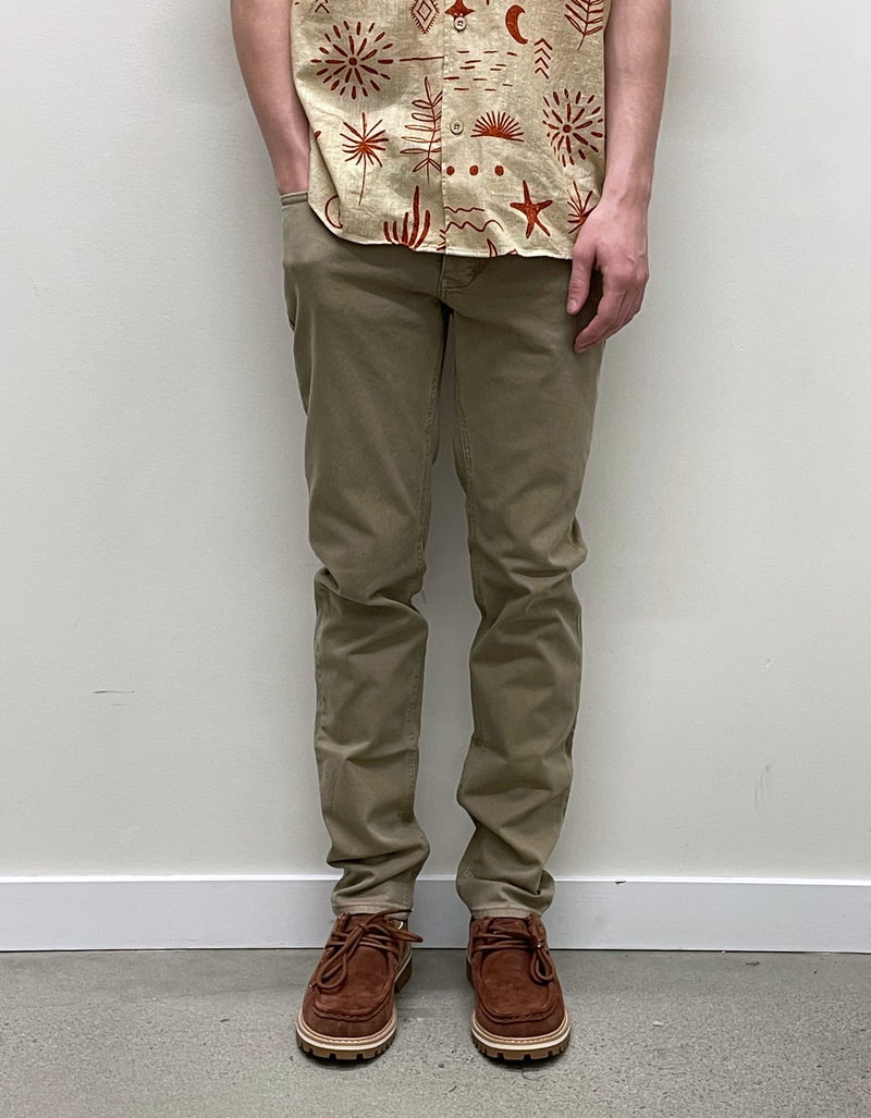 Lou Slim Twill Pant in Sahara