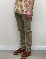 Lou Slim Twill Pant in Sahara