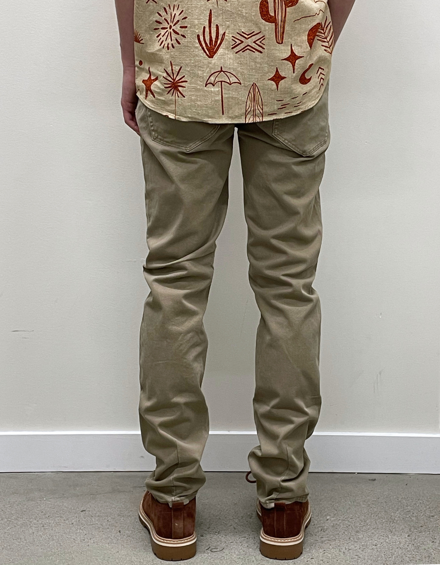 Lou Slim Twill Pant in Sahara