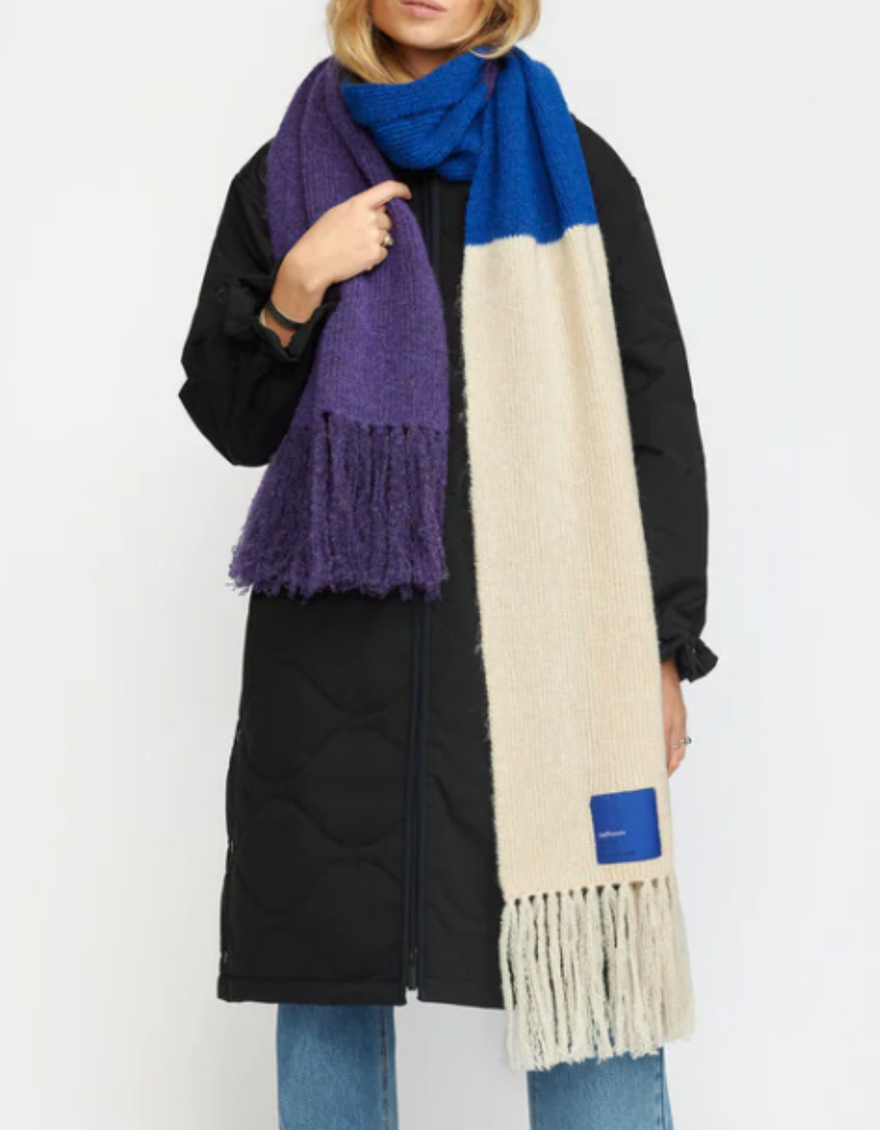 Fluffy Scarf in Purple