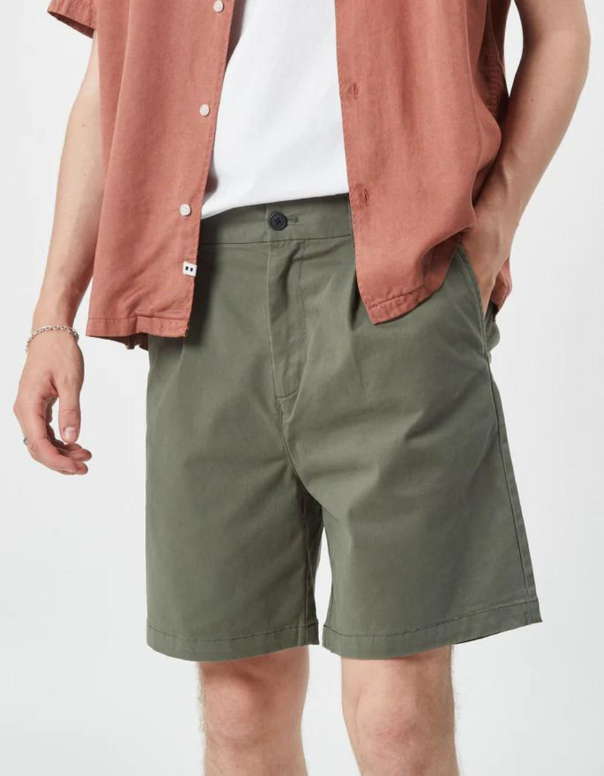 Bratto Short in Beetle