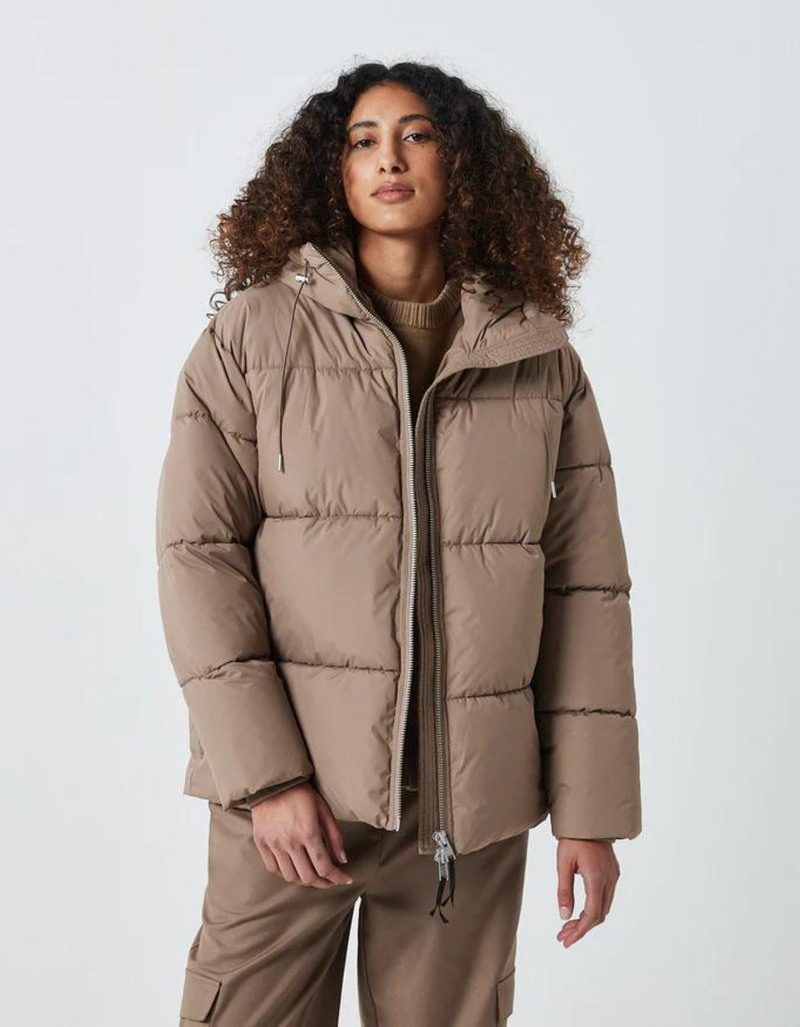 Pikkoli Short Puffer Coat in Pine Bark