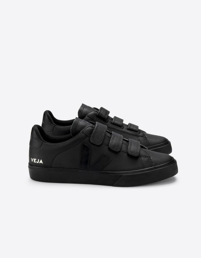 Recife Chrome Free Leather Sneaker in Full Black