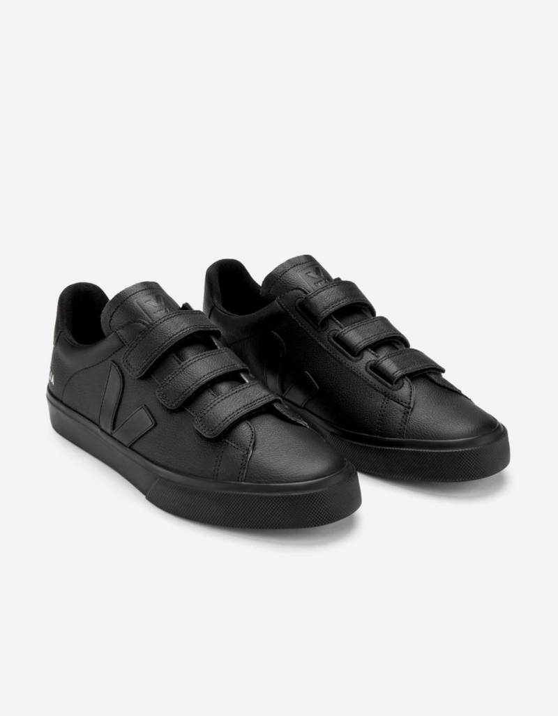 Recife Chrome Free Leather Sneaker in Full Black