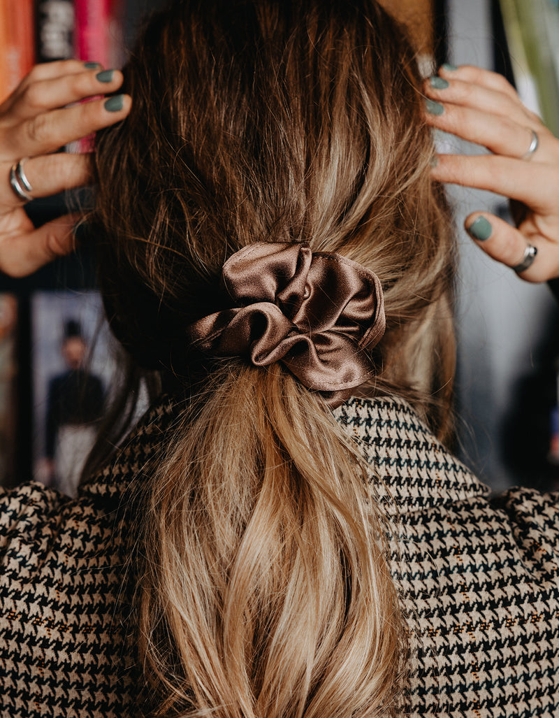 Big Silky Scrunchie in Mushroom