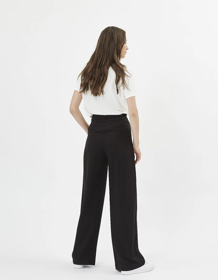 Lessa 2.0 Pants in Black