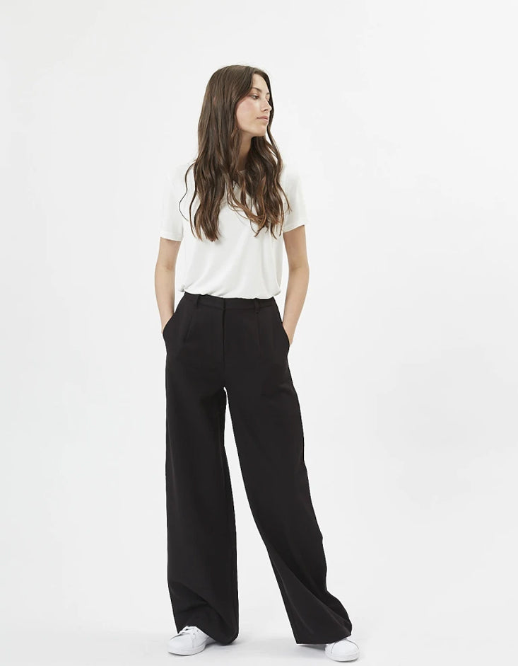Lessa 2.0 Pants in Black